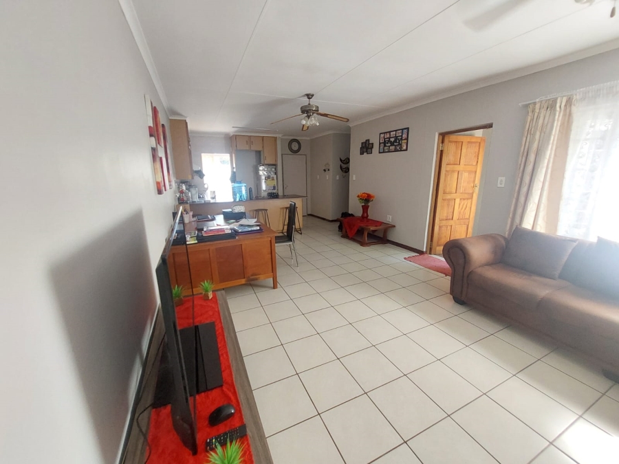 3 Bedroom Property for Sale in Kannoniers Park North West